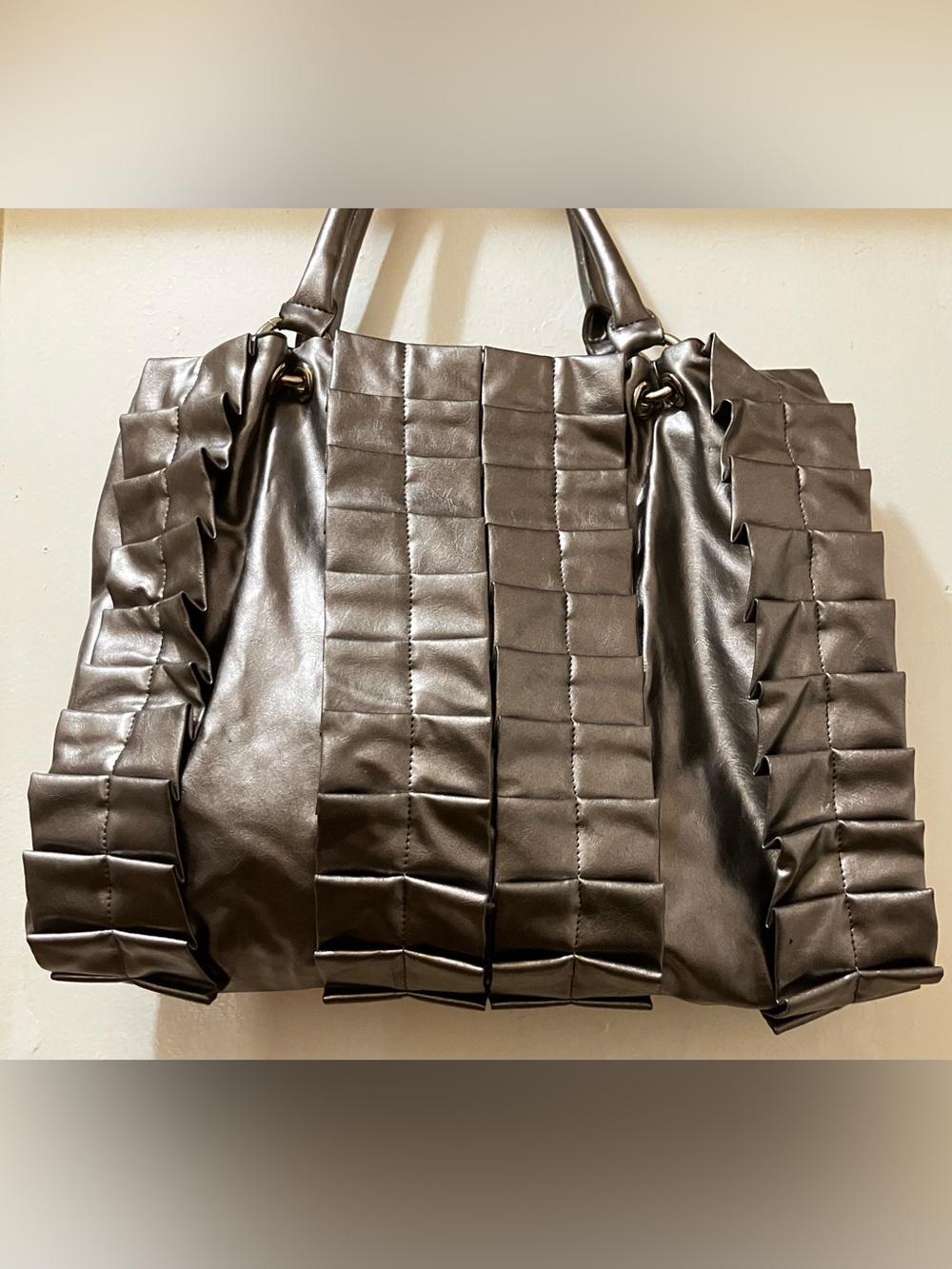 Metallic Gray Ruffled Women's Handbag - Picture 10 of 10